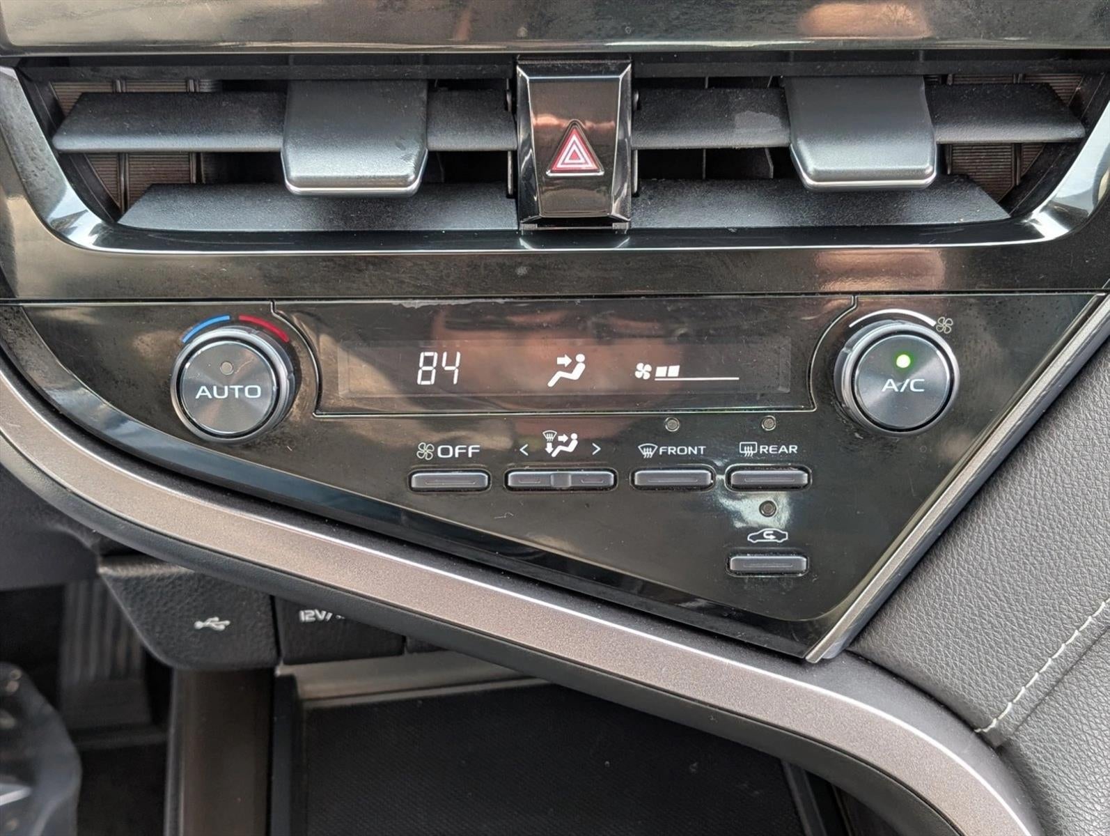 2021 Toyota Camry SE Auto (SE)