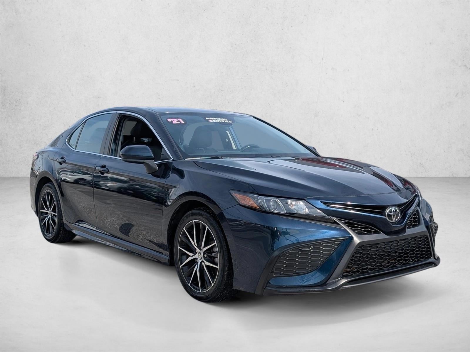 2021 Toyota Camry SE Auto (SE)