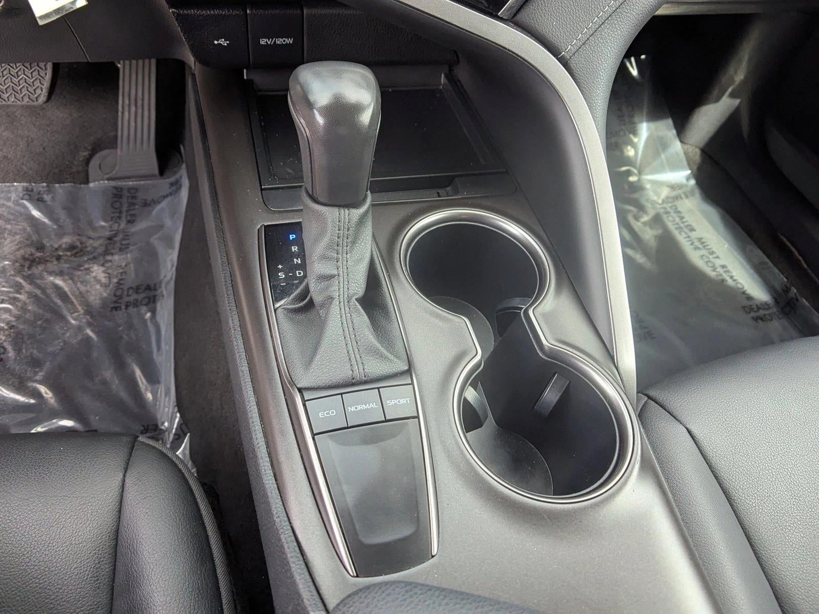2024 Toyota Camry SE Auto (SE)
