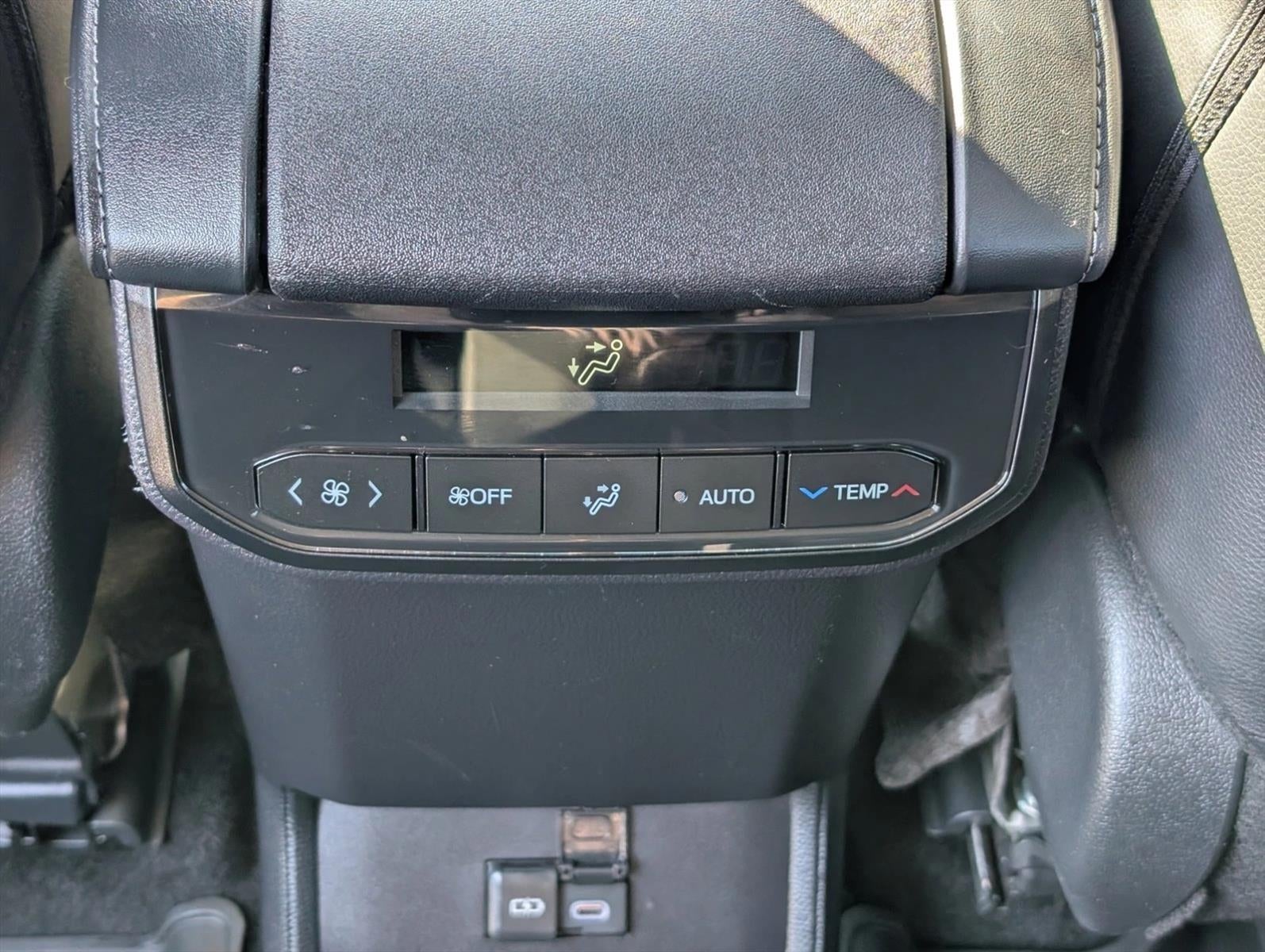 2025 Toyota Highlander XLE AWD (Natl)