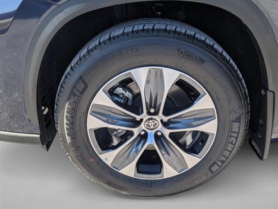 2025 Toyota Highlander XLE AWD (Natl)