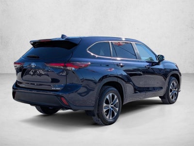 2025 Toyota Highlander XLE AWD (Natl)