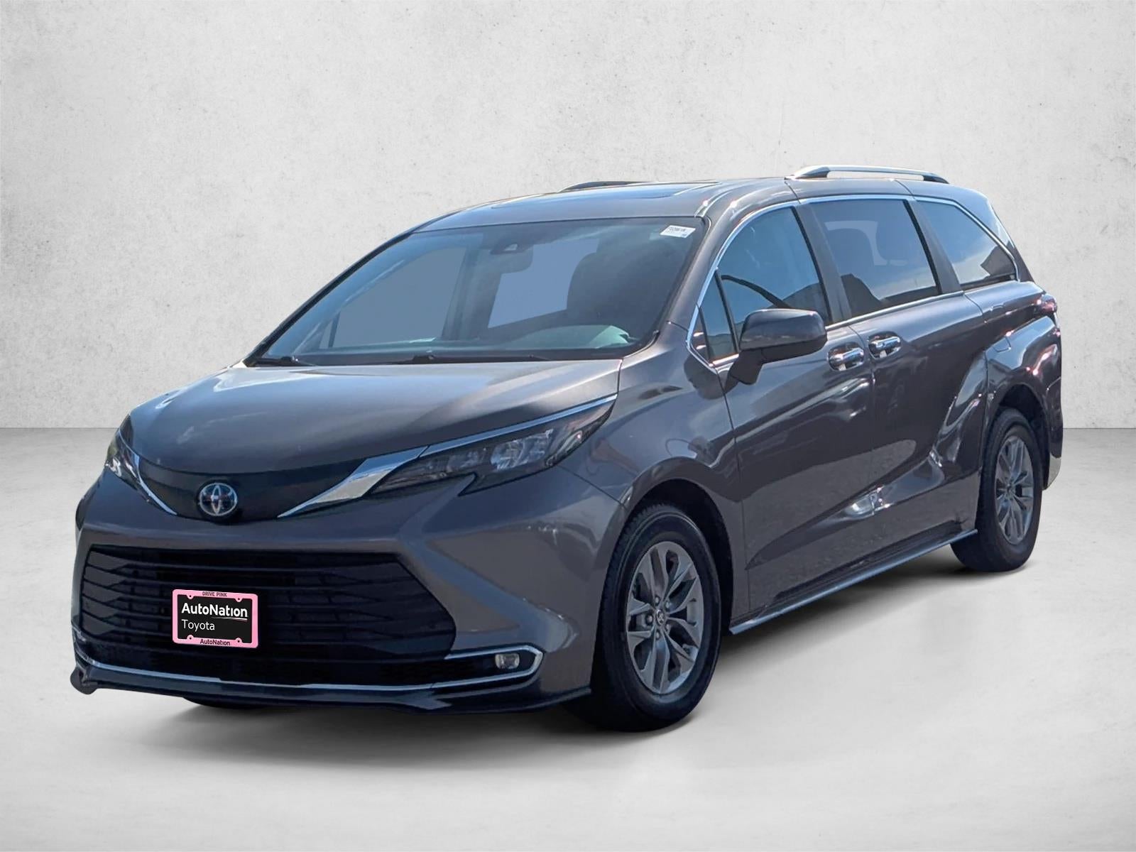 2024 Toyota Sienna XLE FWD 8-Passenger (Natl)