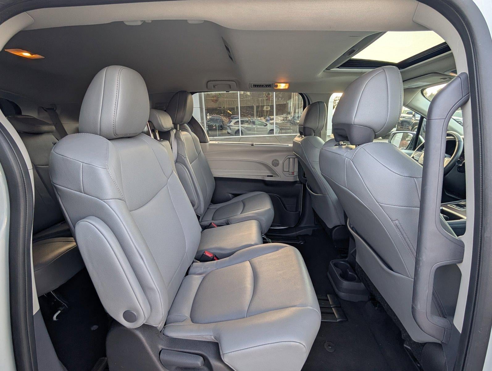 2024 Toyota Sienna XLE FWD 8-Passenger (Natl)