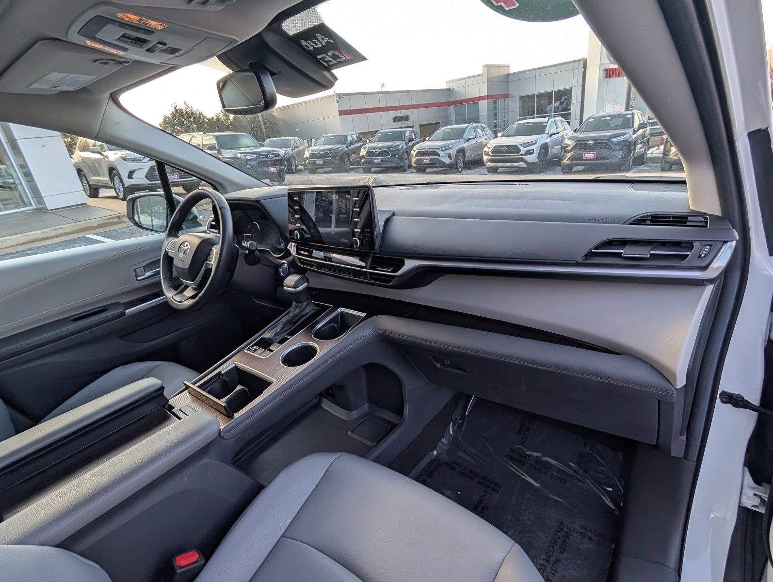 2024 Toyota Sienna XLE FWD 8-Passenger (Natl)