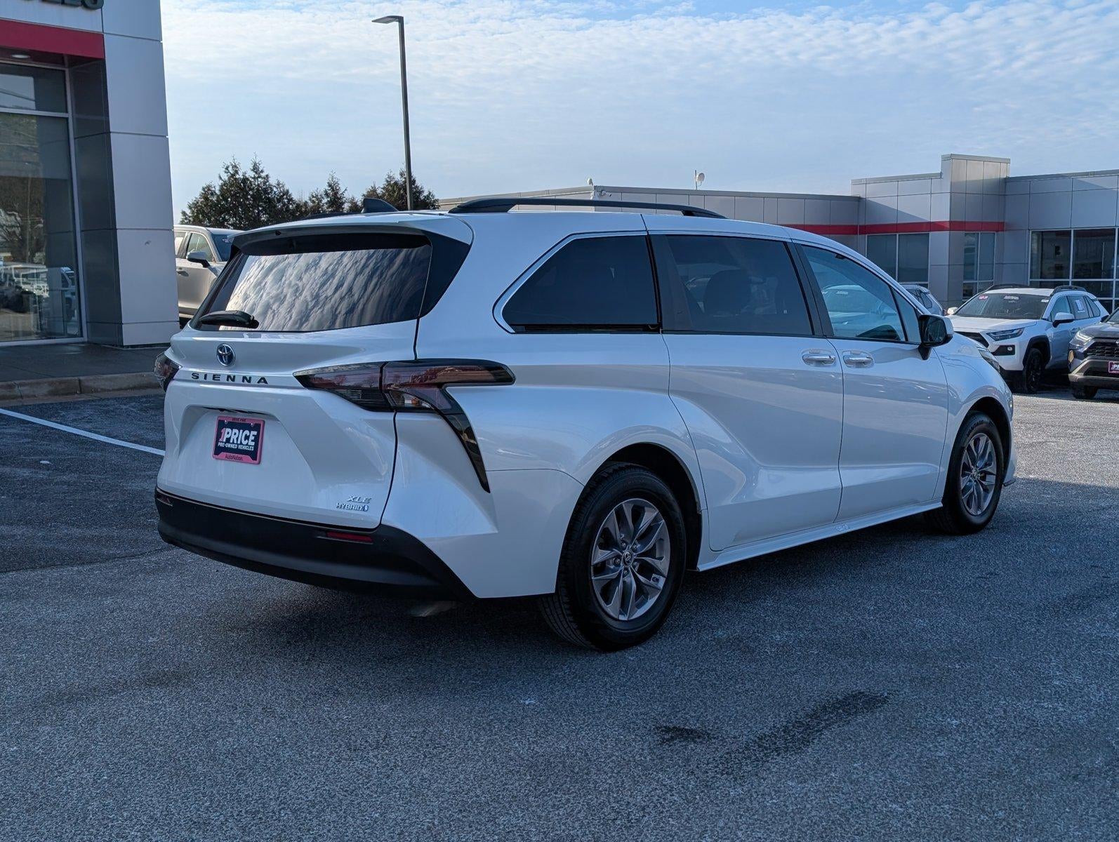 2024 Toyota Sienna XLE FWD 8-Passenger (Natl)