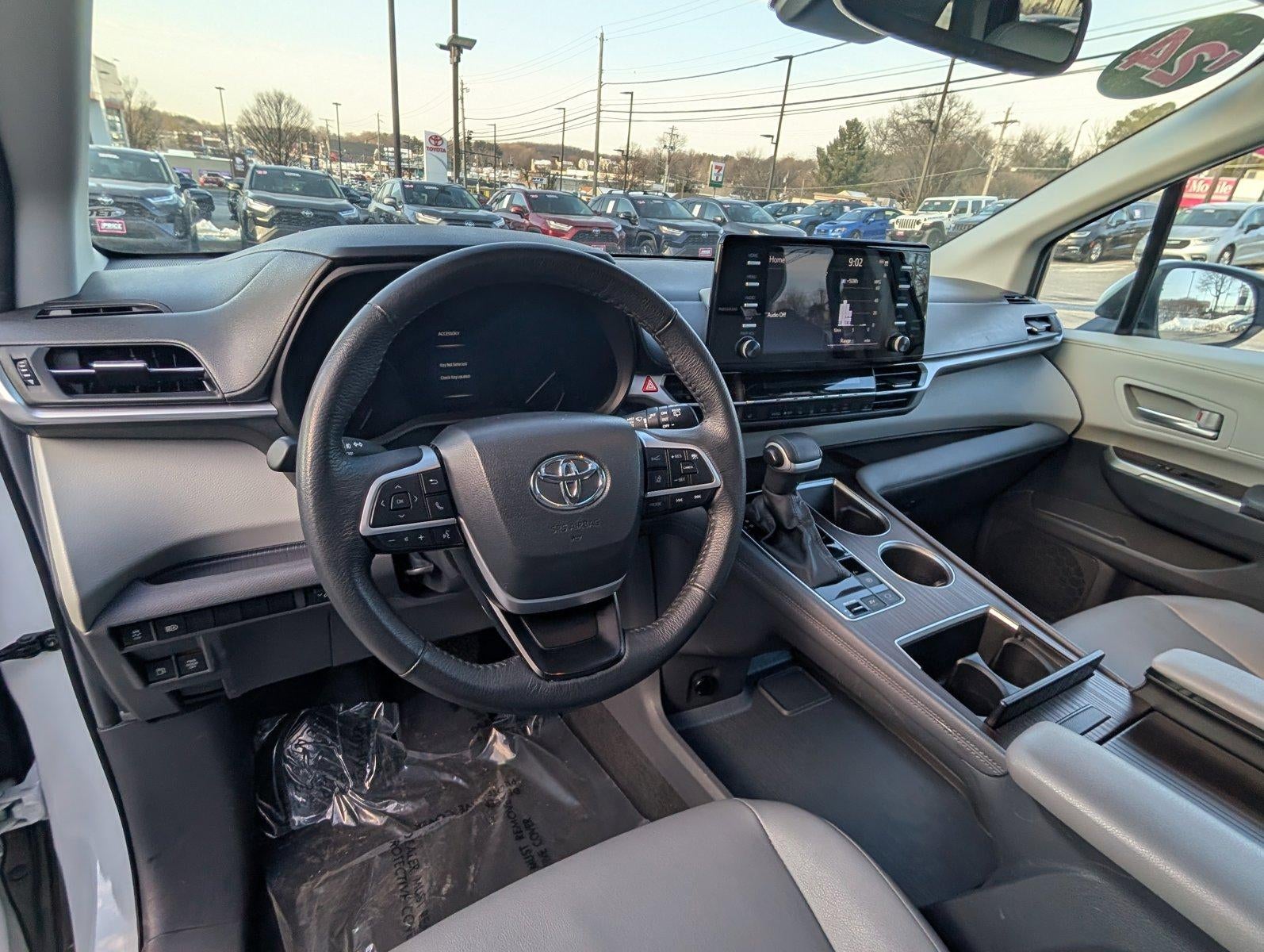 2024 Toyota Sienna XLE FWD 8-Passenger (Natl)