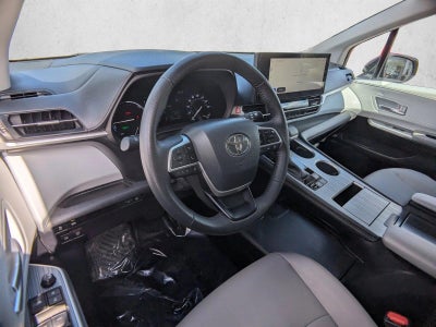 2025 Toyota Sienna XLE FWD 8-Passenger (Natl)
