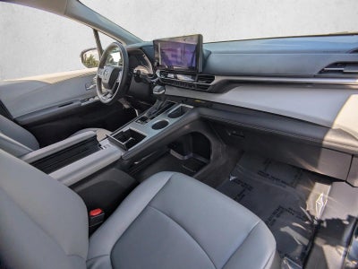 2025 Toyota Sienna XLE FWD 8-Passenger (Natl)