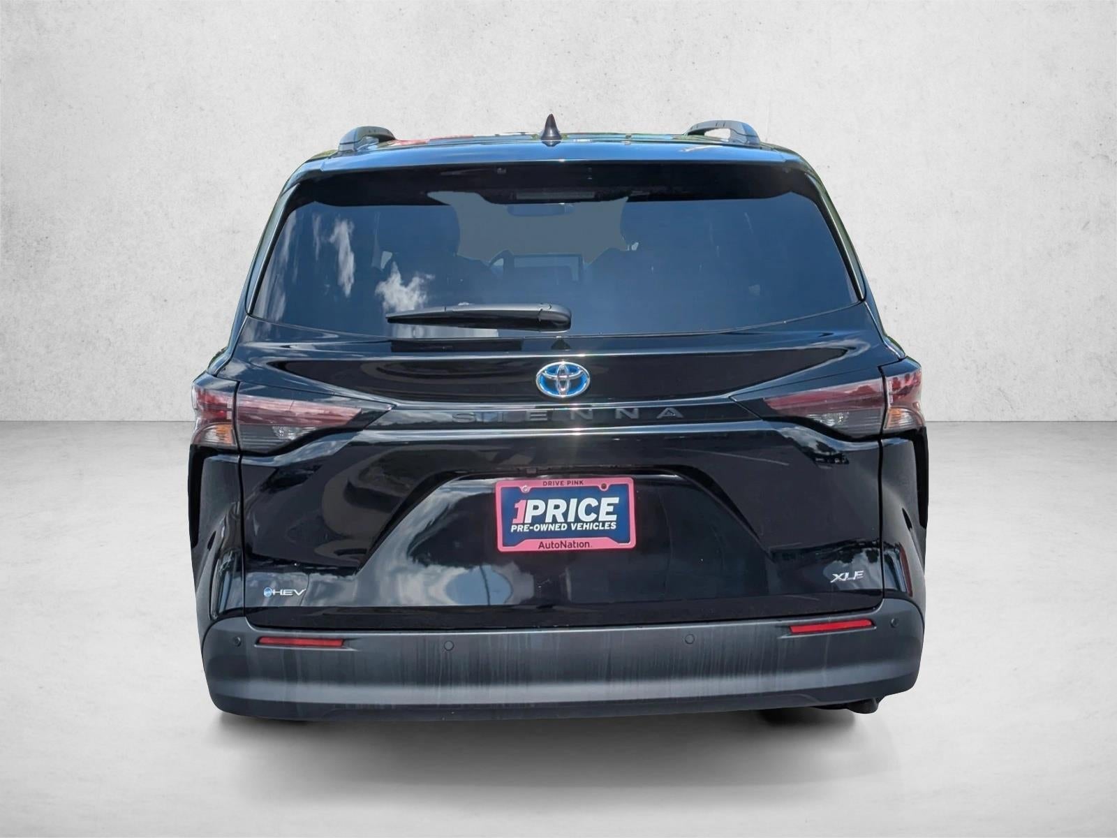2025 Toyota Sienna XLE FWD 8-Passenger (Natl)