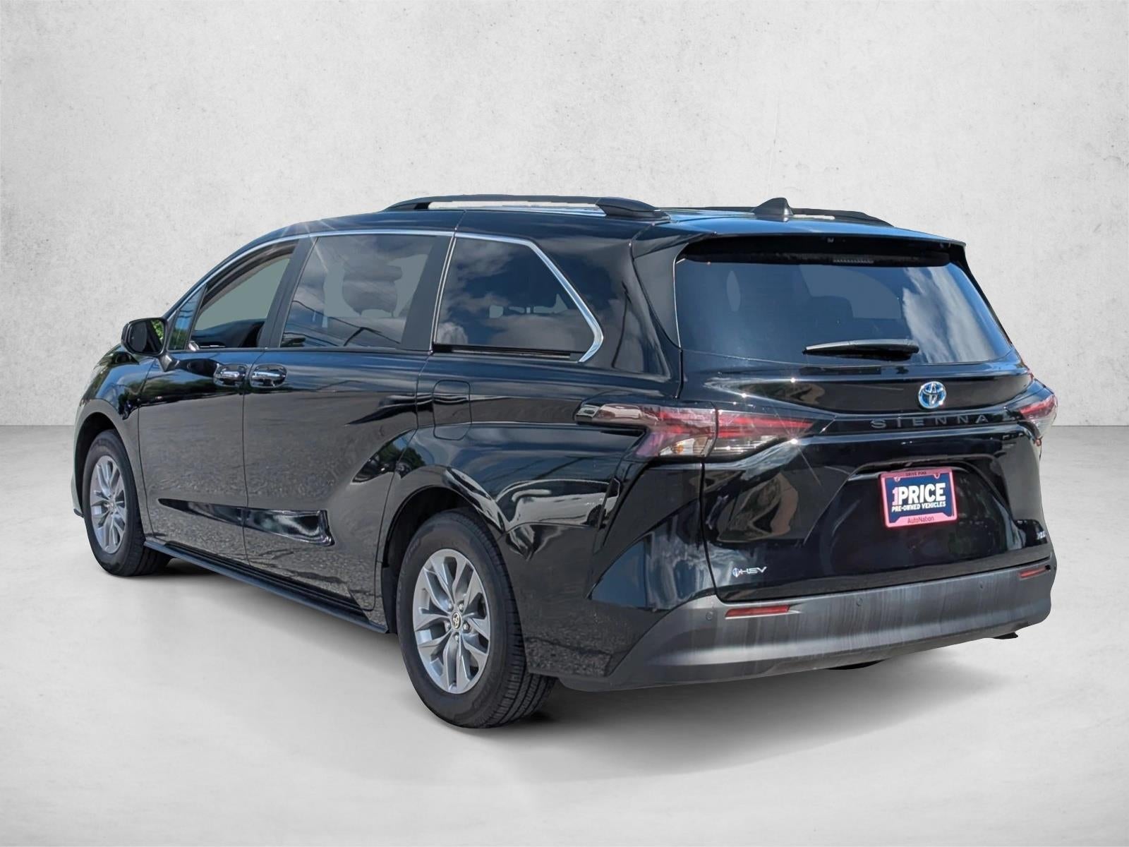 2025 Toyota Sienna XLE FWD 8-Passenger (Natl)