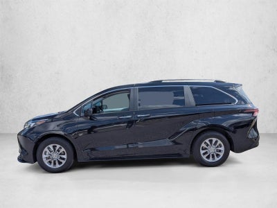 2025 Toyota Sienna XLE FWD 8-Passenger (Natl)