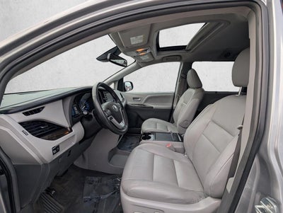 2018 Toyota Sienna XLE FWD 8-Passenger (Natl)