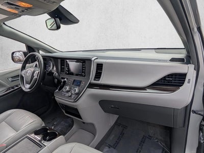 2018 Toyota Sienna XLE FWD 8-Passenger (Natl)