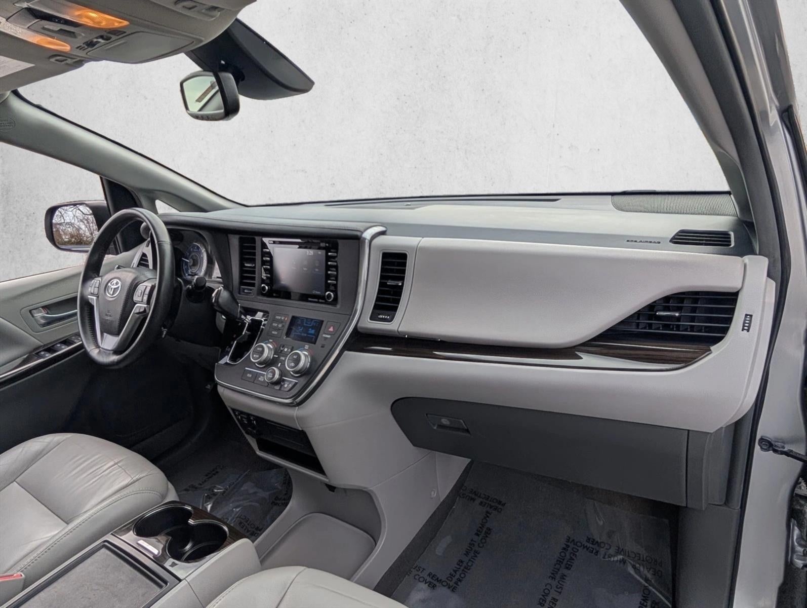 2018 Toyota Sienna XLE FWD 8-Passenger (Natl)