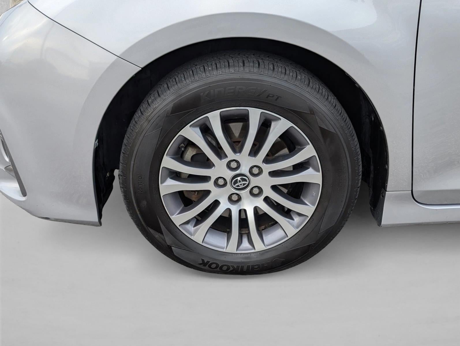 2018 Toyota Sienna XLE FWD 8-Passenger (Natl)