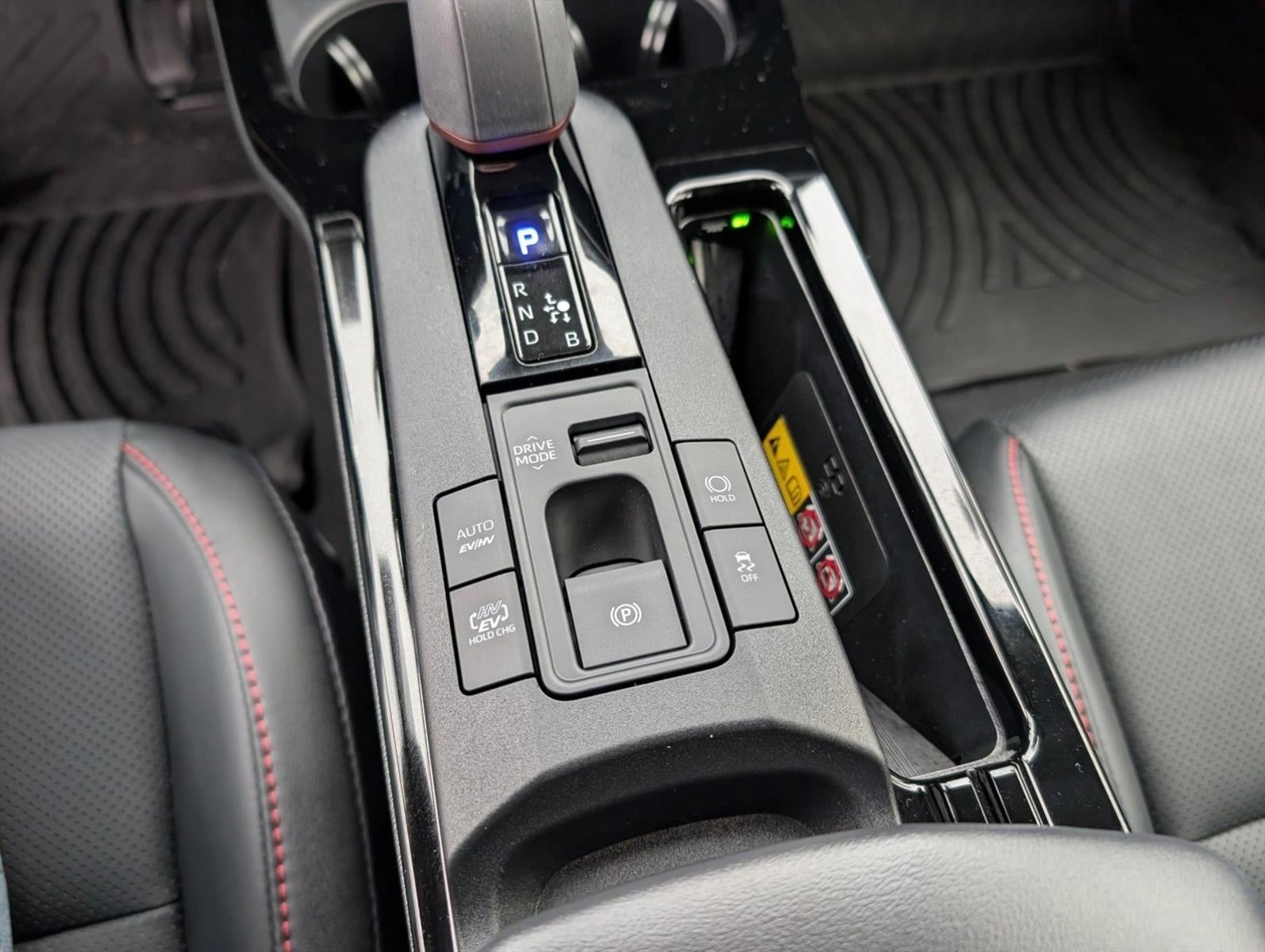 2025 Toyota Prius Plug-In Hybrid XSE (Natl)