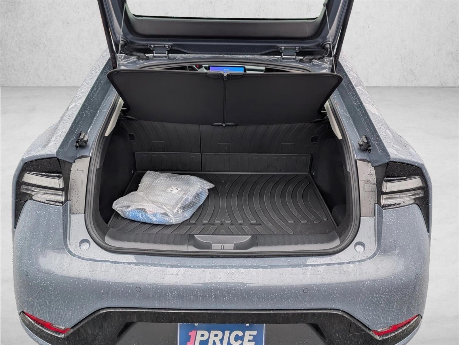 2025 Toyota Prius Plug-In Hybrid XSE (Natl)