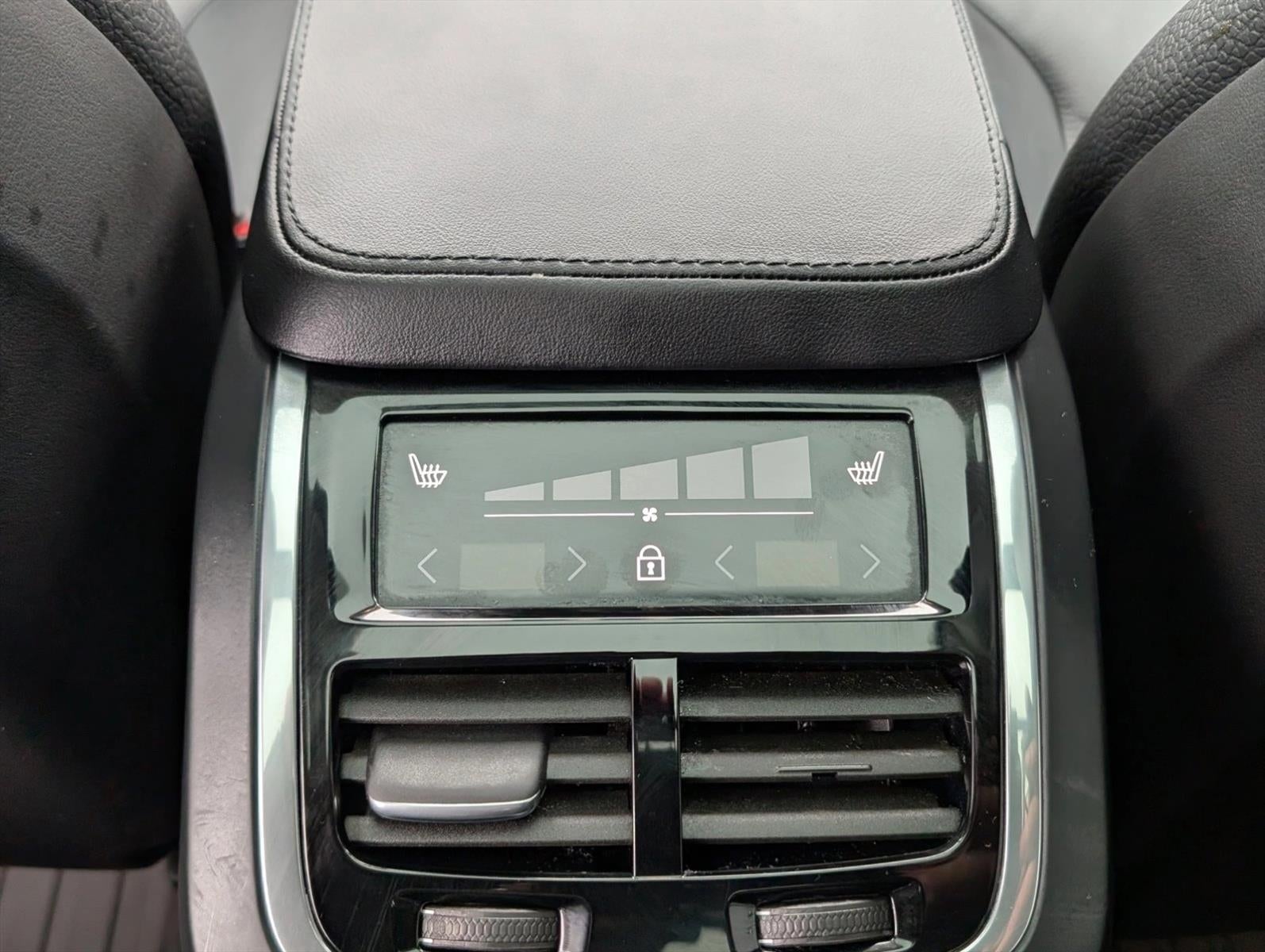 2024 Volvo XC90 B6 AWD Plus Bright Theme 6P